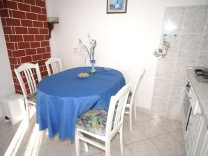 Neat apartment in Vinisce with magnificent sea and beach within walking distance