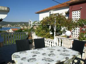 Neat apartment in Vinisce with magnificent sea and beach within walking distance