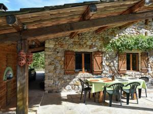 Maisons de vacances Nice holiday home with pool in Ard che : photos des chambres