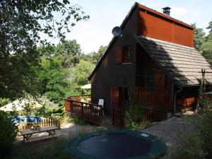 Maisons de vacances Pretty Chalet in Beaulieu France With Private Swimming Pool : photos des chambres