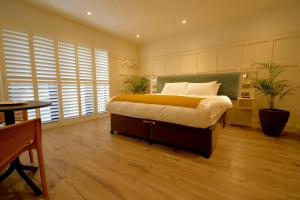 Quinlan & Cooke Boutique Townhouse and QCs Seafood Restaurant
