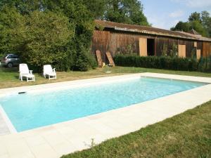 Maisons de vacances Holiday home with swimming pool on the estate of a noble castle near Nettancourt : photos des chambres