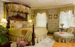 Deluxe King Room room in Berry Manor Inn