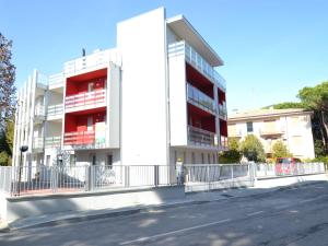 Spacious Apartment for 5 Persons in Rosolina Mare with Balcony