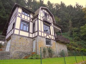 Cozy Holiday Home with Forest Nearby in Ardennes