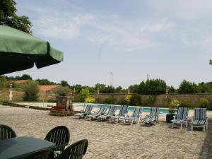 Maisons de vacances Wonderful atmospheric Manoir at Lenclo tre with large private swimming pool : photos des chambres