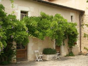 Maisons de vacances Wonderful atmospheric Manoir at Lenclo tre with large private swimming pool : photos des chambres