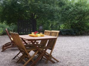Maisons de vacances Beautiful Holiday Home in La Chapelle aux Bois with Garden : photos des chambres