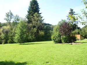 Maisons de vacances Beautiful Holiday Home in La Chapelle aux Bois with Garden : photos des chambres