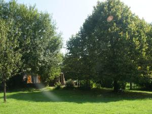 Maisons de vacances Beautiful Holiday Home in La Chapelle aux Bois with Garden : photos des chambres