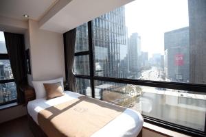 Phòng Hai Giường Đơn Loại Sang (Deluxe Twin Room)