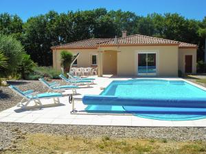 Spacious Cabin in La Croix-Blanche with Swimming Pool