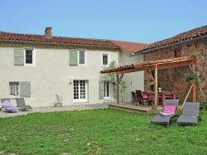 Villas Beautiful Villa with Swimming Pool in Artigat : photos des chambres