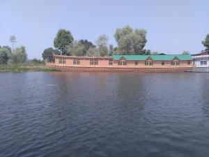 Kings Houseboats