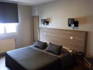 Hotels Hotel Le Cerizay : Chambre Double Confort