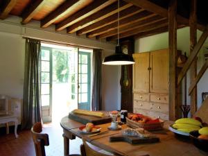 Maisons de vacances Charming Cottage in Ladignac le Long with Garden : photos des chambres
