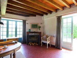 Maisons de vacances Charming Cottage in Ladignac le Long with Garden : photos des chambres