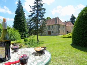 Maisons de vacances Charming Cottage in Ladignac le Long with Garden : photos des chambres