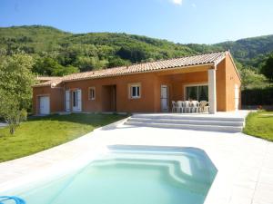 Villas Luxurious Villa in Thueyts with Private Pool : photos des chambres