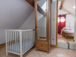 Maisons de vacances Holiday Home in Montrichard with Pool : photos des chambres