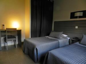 Hotels Hotel Le Cerizay : Chambre Triple Confort - 3 Lits Simples