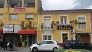 Pension Plaza - Urrea de Gaen