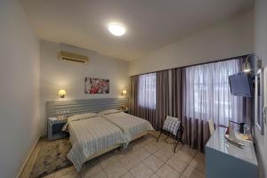 Twin Room with Shared Terrace room in Esperance 2