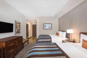 Queen Room with Two Queen Beds room in Wingate by Wyndham Miami Airport