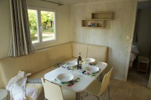 Two-Bedroom Chalet room in Camping le Clou