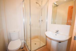 Two-Bedroom Apartment room in Apartment walking distance to the beach