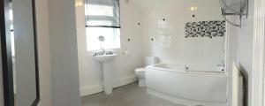 Two-Bedroom House room in Royle House by SG Property Group