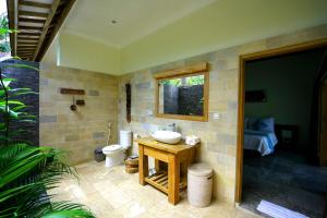 Biệt Thự Có Hồ Bơi Riêng (Villa with Private Pool)