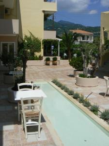 Happyland Hotel Apartments Lefkada Greece