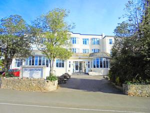 Trecarn Hotel hotel, 
Torquay, United Kingdom.
The photo picture quality can be
variable. We apologize if the
quality is of an unacceptable
level.