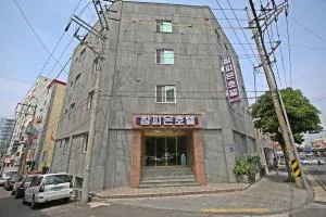 Champion Hotel - Kŏro-dong
