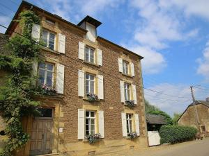 Unique Holiday Home in Virton With Jacuzzi