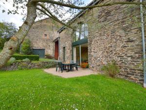 Cottage in Neufmoulin with sea beach