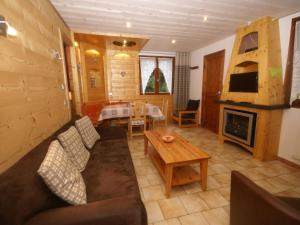 Chalets Quaint Chalet in Ventron with Roofed Terrace : photos des chambres