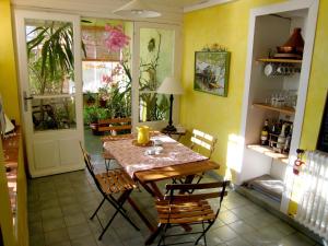 Maisons de vacances Luxurious Holiday Home in Cavaillon with Private Pool : photos des chambres