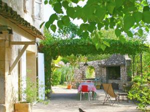 Maisons de vacances Luxurious Holiday Home in Cavaillon with Private Pool : photos des chambres