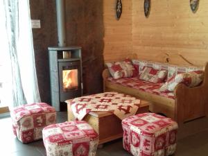 Chalets Magnificent wooden chalet with sauna : photos des chambres