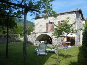 Maisons de vacances Cozy Holiday Home in La Souche by Le Lignon River : photos des chambres