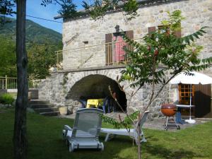 Maisons de vacances Cozy Holiday Home in La Souche by Le Lignon River : photos des chambres