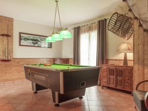 Villas Lush villa in Bagnols en Foret with private pool : photos des chambres