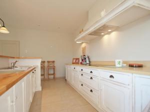 Villas Luxury villa with private pool near Uz s : photos des chambres
