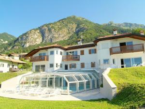 Ferienhaus Cozy Villa in Stenico wth Swimming Pool Steinig Italien