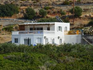 Beautiful spacious villa, large plot, 600m of sandy beach, near Makry Gialos, SE Lasithi Greece