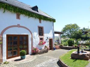 Quaint Holiday Home in Ittel Eifel with a Balcony