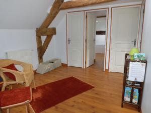 Maisons de vacances Pleasant Holiday Home in Isigny Le Buat with Garden : photos des chambres