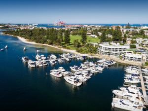 Pier 21 Riverside Apartment Hotel